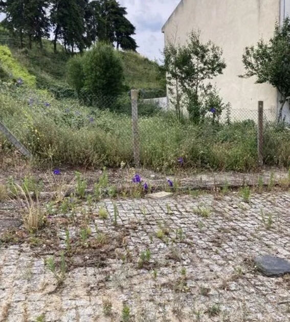 Terreno com área de 322 m2 para construção de mora. Lote