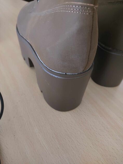 Botas mulher. Botas e botins