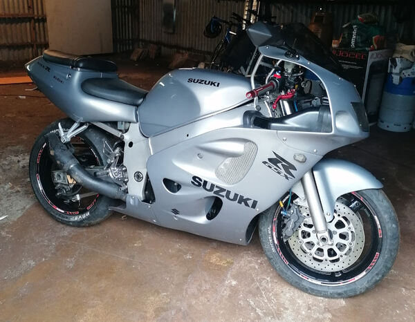 Suzuki GSXR 600  Srad. Motos