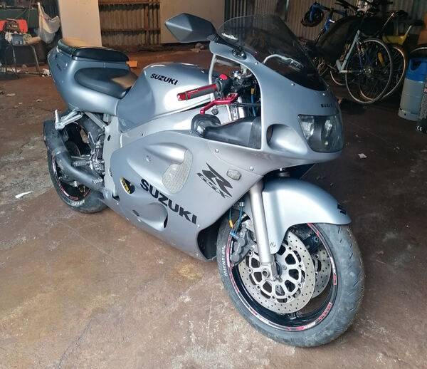 Suzuki GSXR 600  Srad. Motos