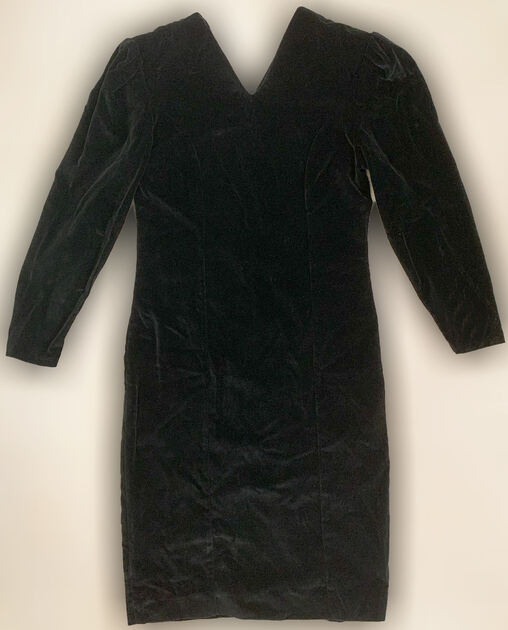 Sofisticado Vestido de Veludo Preto, como Novo. Vestidos