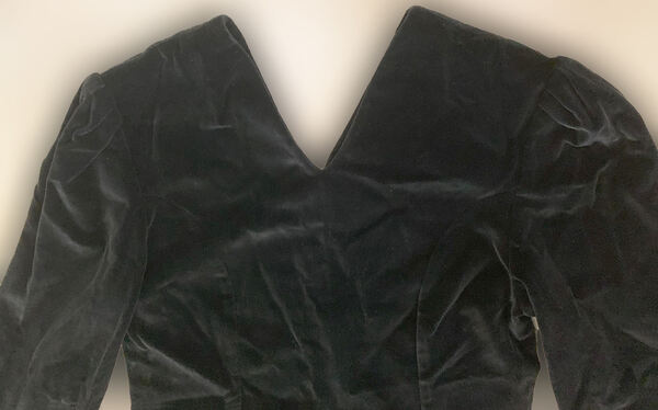 Sofisticado Vestido de Veludo Preto, como Novo. Vestidos