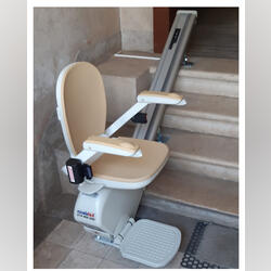 Cadeiras-Elevador de Escada para escadas a direito. Ajudas técnicas. Oeiras.     