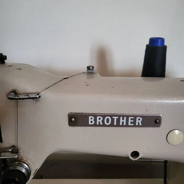 Máquina de costura industrial Brother zigzag TZ1-B. Máquinas de Coser