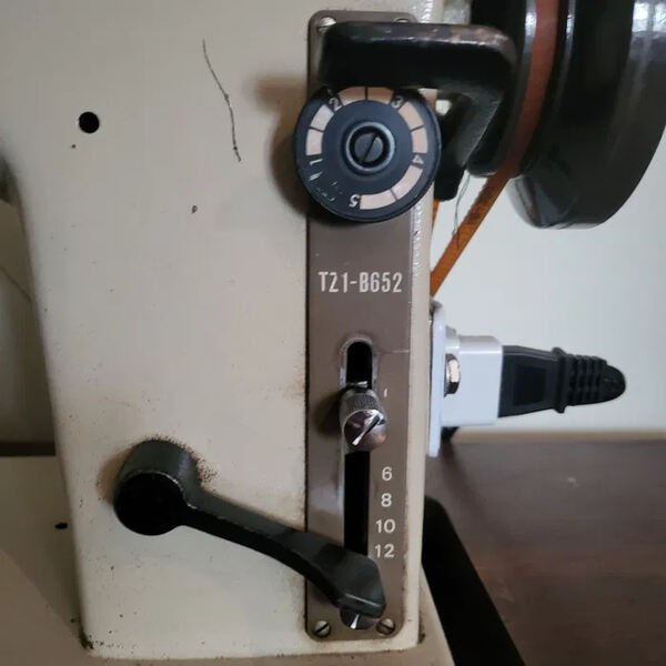 Máquina de costura industrial Brother zigzag TZ1-B. Máquinas de Coser
