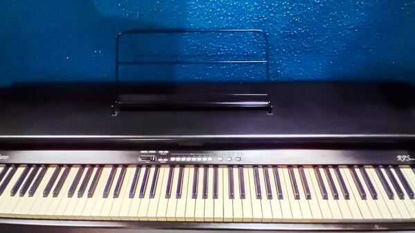 Piano digital. Pianos e Teclados