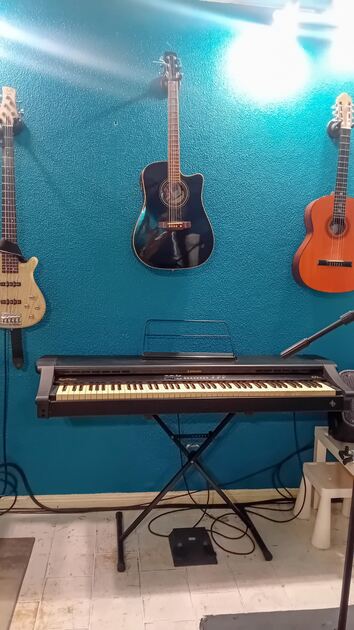 Piano digital. Pianos e Teclados