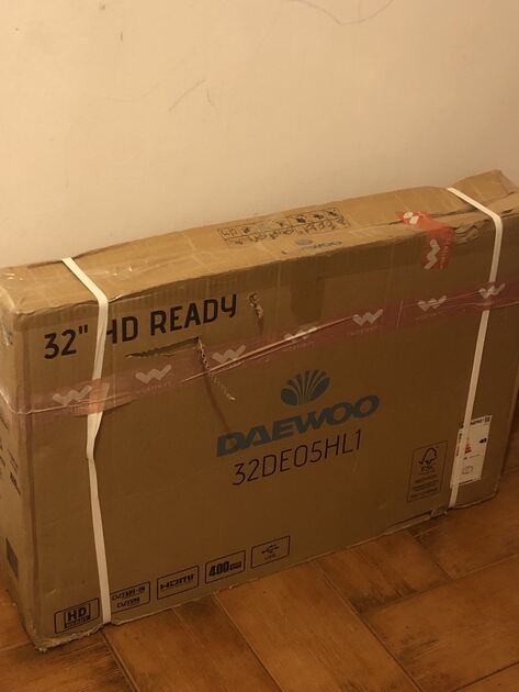 Tv nova selada a abrir não é smart . Televisores