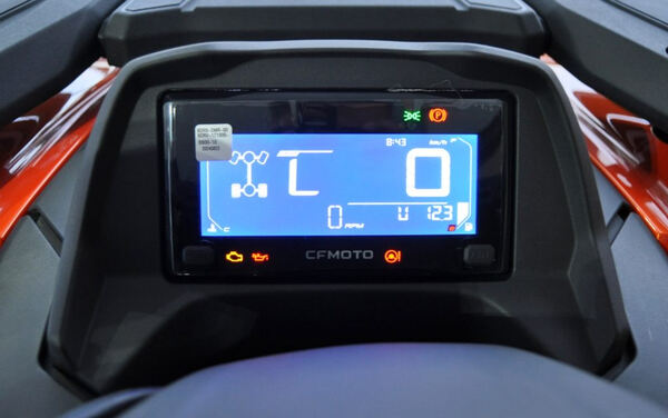 CFMOTO Cforce 520 L EPS Laranja. Moto 4