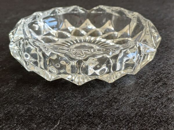 Cinzeiro de vidro redondo com 11,5 cms de diâmetro. Outros Arte e Decoração