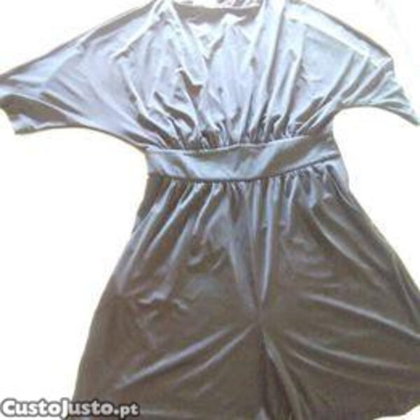 Dois macações, 1 Verde seco, 1 calção preto com al. Outros Moda Mulher