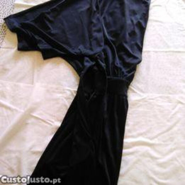 Dois macações, 1 Verde seco, 1 calção preto com al. Outros Moda Mulher