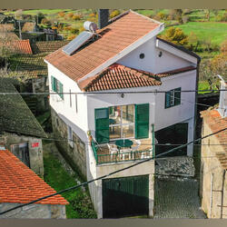 Moradia T2+anexo e c/ terrenos -Carvalho -Vila Chã. Casa e apartamentos para vender. Alijó. 117 m2   F 