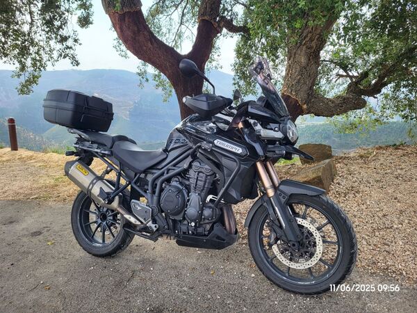 Triumph Tiger 1200 (aceito retoma). Motos