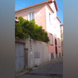 Quartos para alugar. Ofereço Quarto para Arrendar. Sintra. 15 m2 1 quarto Cama de casal   1 banho Médio (4-11 meses) Andar intermédio Mobiliado Quarto privado