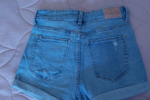 Calções Ganga Azuis Claros Rasgões – Bershka 36. Calções