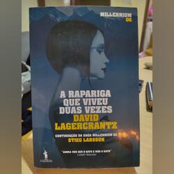 Livro “A Rapariga que Viveu Duas Vezes”. Livros