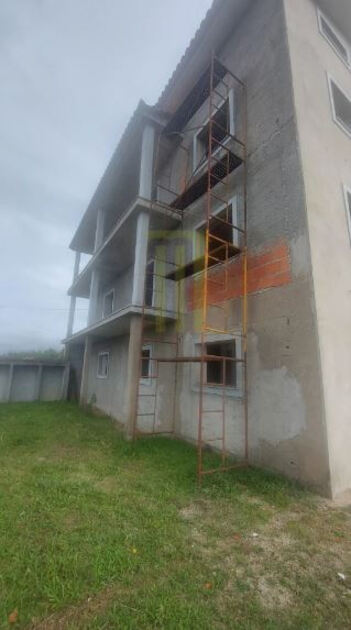 Moradia T6 parcialmente construída com projeto apr. Casa e apartamentos para vender