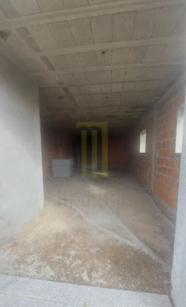 Moradia T6 parcialmente construída com projeto apr. Casa e apartamentos para vender