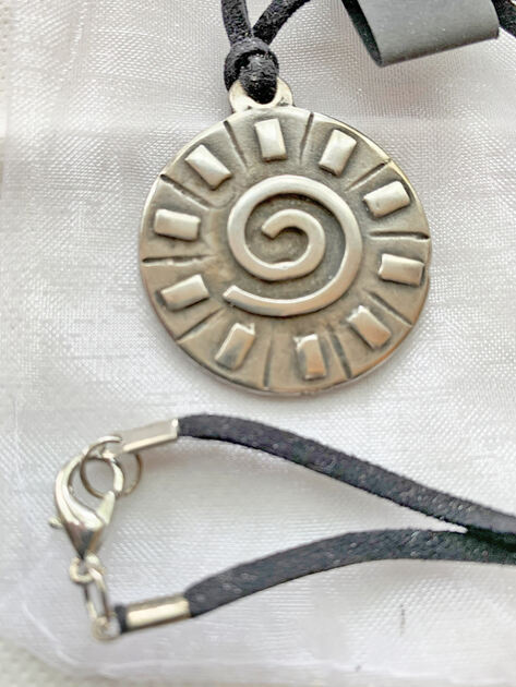 Fio em Couro Espiral, Novo/Exclusivo/Único. Colares