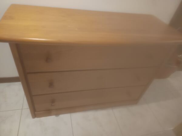 Móvel camiseiro . Cómoda