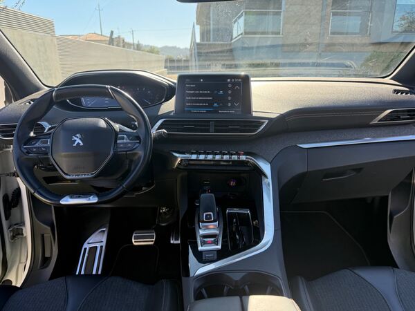 Peugeot 3008 GT LINE. Carros