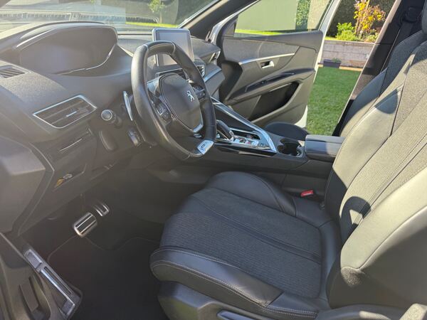 Peugeot 3008 GT LINE. Carros