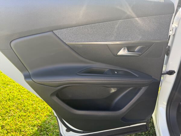 Peugeot 3008 GT LINE. Carros