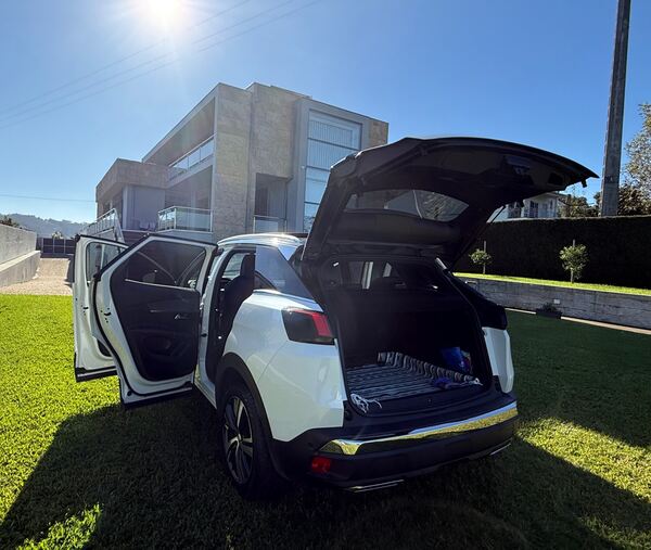 Peugeot 3008 GT LINE. Carros