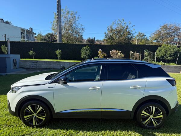 Peugeot 3008 GT LINE. Carros