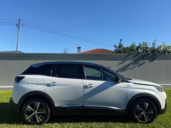 Peugeot 3008 GT LINE. Carros