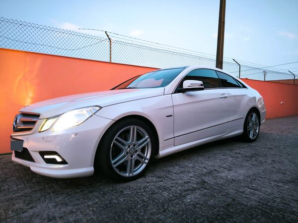 Mercedes E 250 CDI BlueEfficiency AMG Coupé . Carros