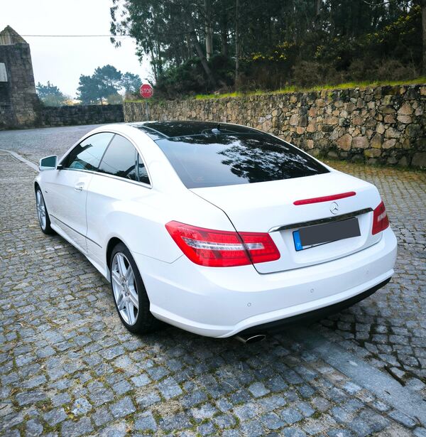 Mercedes E 250 CDI BlueEfficiency AMG Coupé . Carros