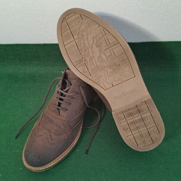 SAPATO HOMEM UM CAMURÇA . Sapatos