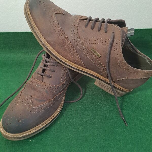 SAPATO HOMEM UM CAMURÇA . Sapatos