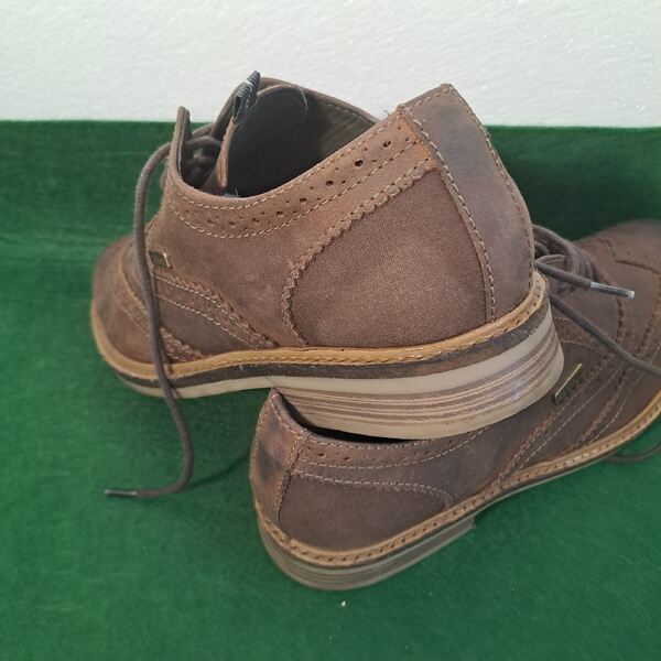 SAPATO HOMEM UM CAMURÇA . Sapatos