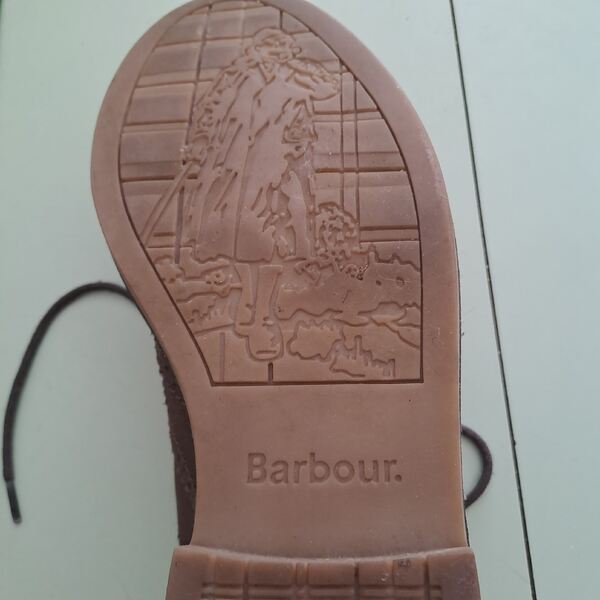 SAPATO HOMEM UM CAMURÇA . Sapatos