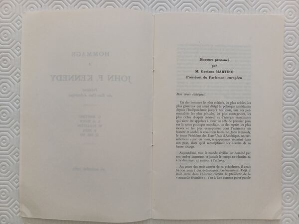 Brochura de Homenagem a John F. Kennedy 1963. Objectos históricos