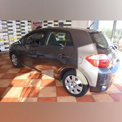 Toyota Auris. Carros. Trofa. 2010   171.000 km Manual Gasolina 5 portas Cinzento Ar condicionado Vidros eléctricos