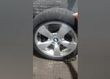 Vendo jantes 17 BMW com pneus meio piso . Jantes