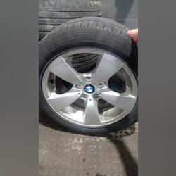 Vendo jantes 17 BMW com pneus meio piso . Jantes