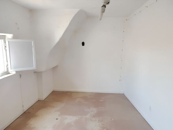 Moradia em Banda T1 + 2. Casa e apartamentos para vender