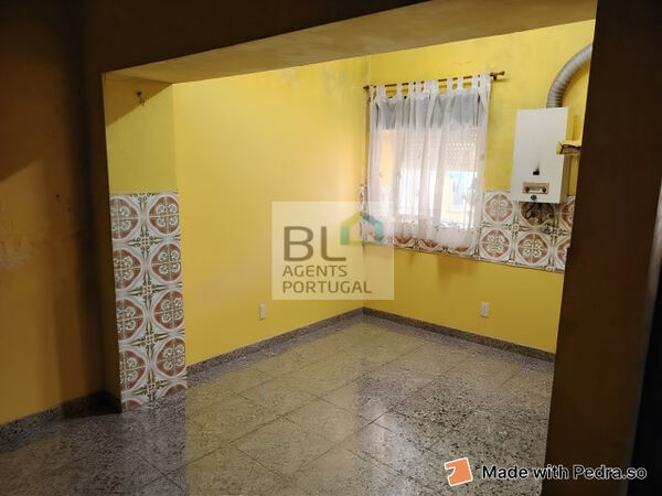 Moradia em Banda T1 + 2. Casa e apartamentos para vender