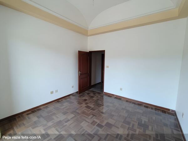 Moradia em Banda T1 + 2. Casa e apartamentos para vender
