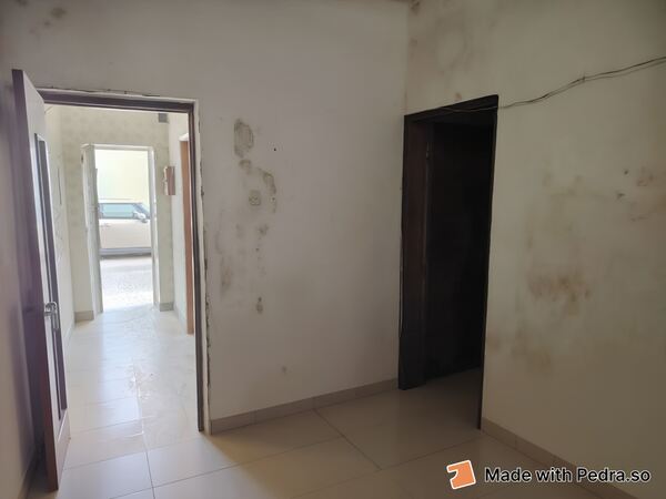 Moradia em Banda T1 + 2. Casa e apartamentos para vender