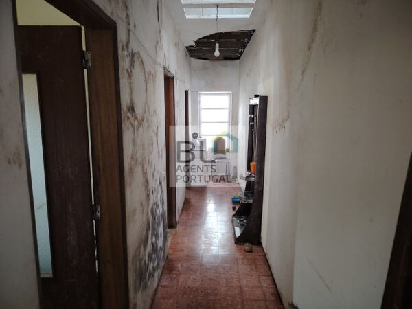 Moradia em Banda T1 + 2. Casa e apartamentos para vender