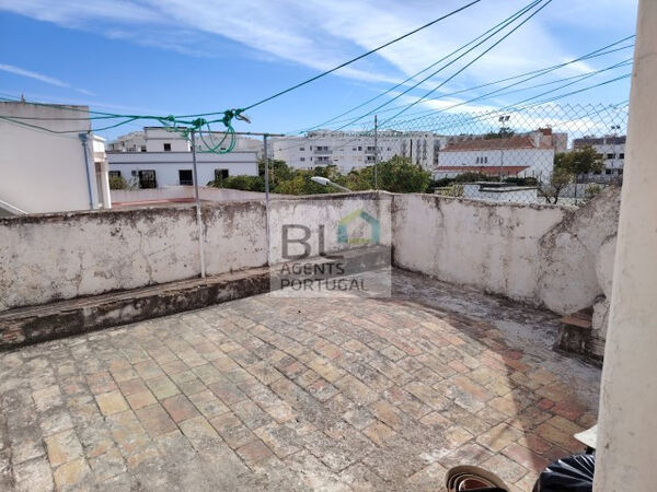 Moradia em Banda T1 + 2. Casa e apartamentos para vender