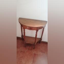 Mesa decorativa em madeira de castanho maciça . Mesinhas. Coimbra. Retro/Vintage Carvalho Castanho  