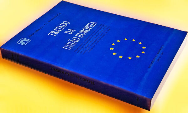 Livro O Tratado da União Europeia, Novo . Livros