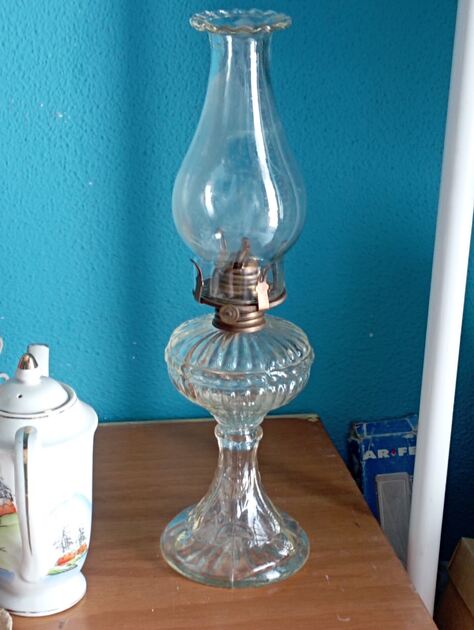 candeeiro vintage a petróleo . Candeeiros antigos
